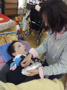 アルミホイルで包んでぇ～