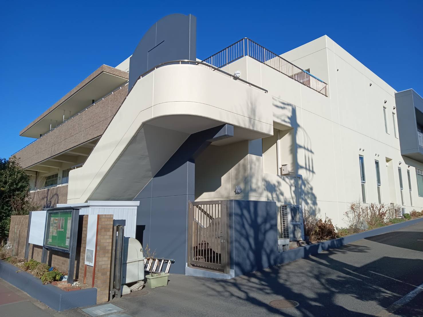 桂台地域ケアプラザの建物外観