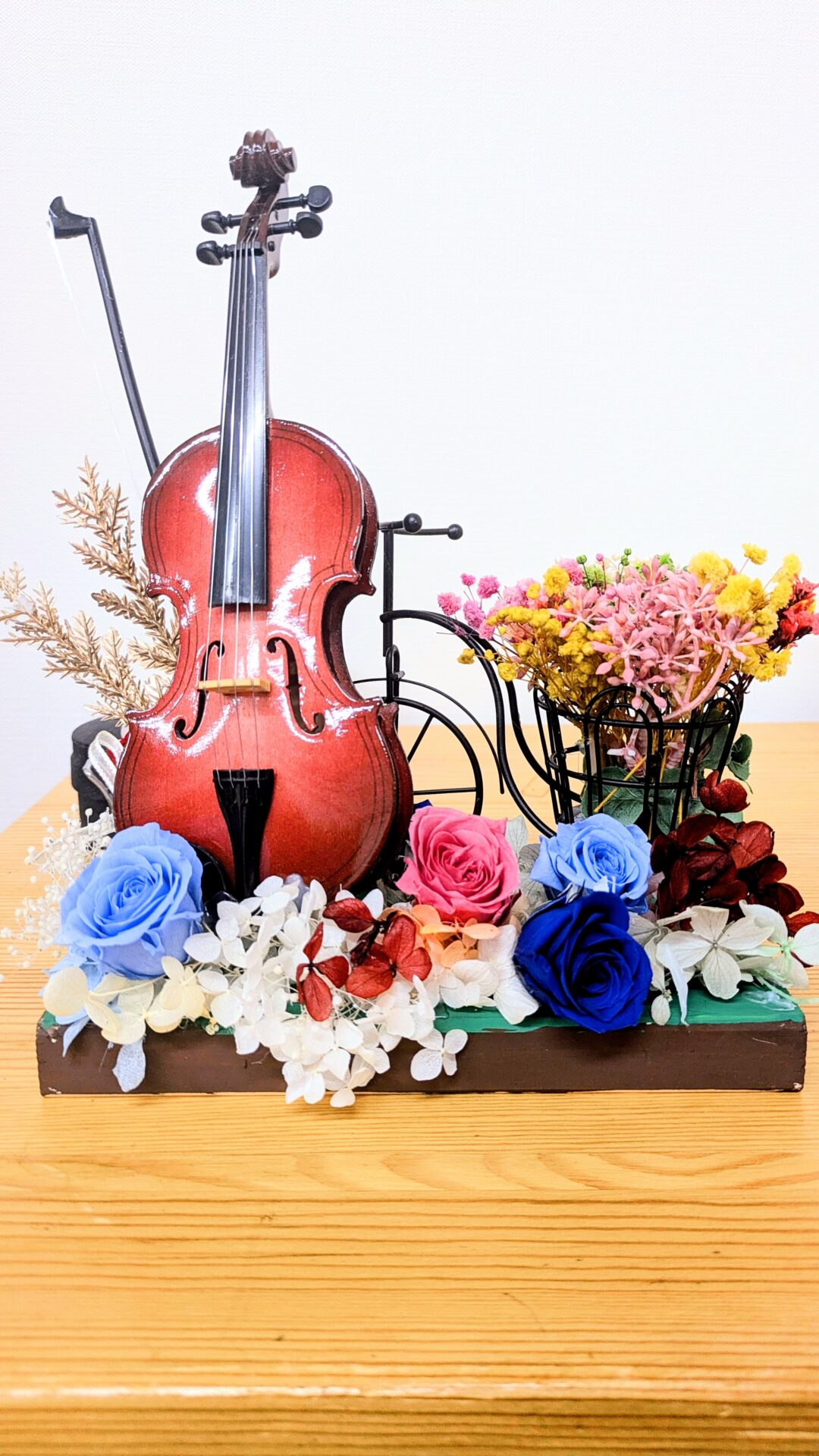 弦楽器と花を組み合わせた自主製品