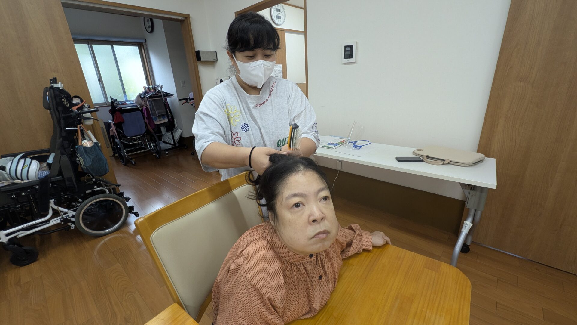 日常生活を支援している様子