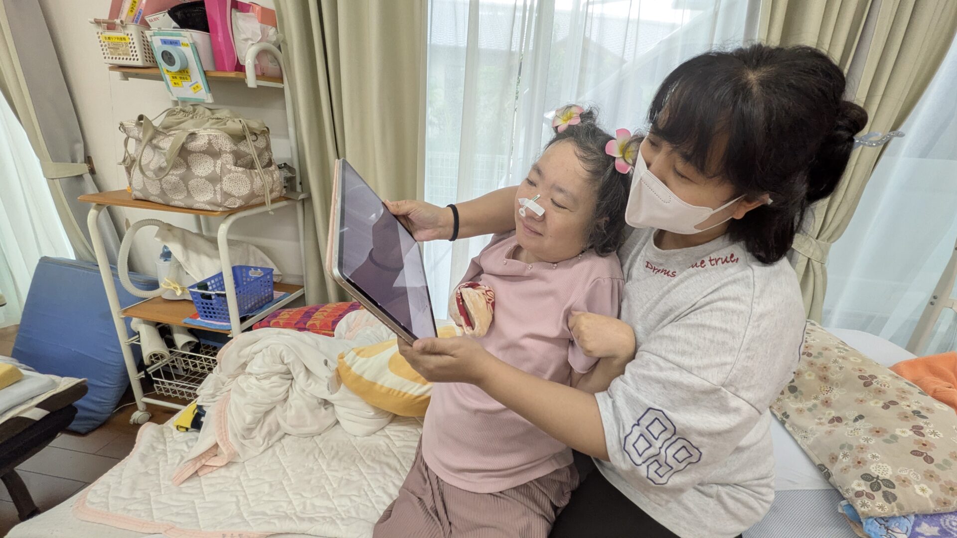 活動を一緒に行っている様子